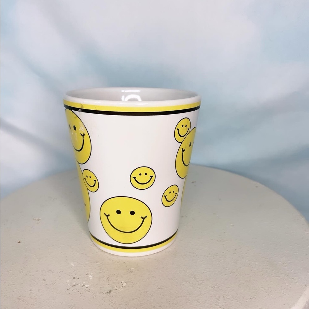 Smiley face mug - Picture 4 of 4